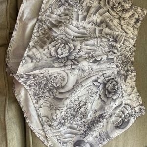 Lululemon hotty hot tall